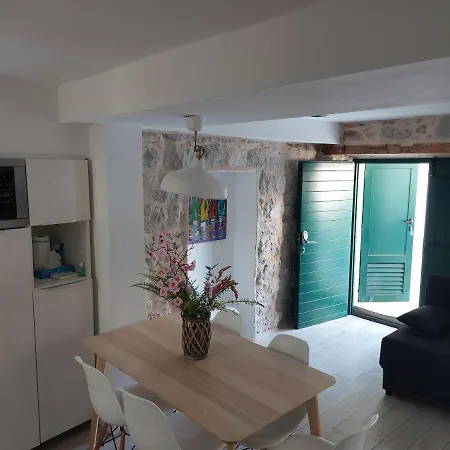 Ida Apartment